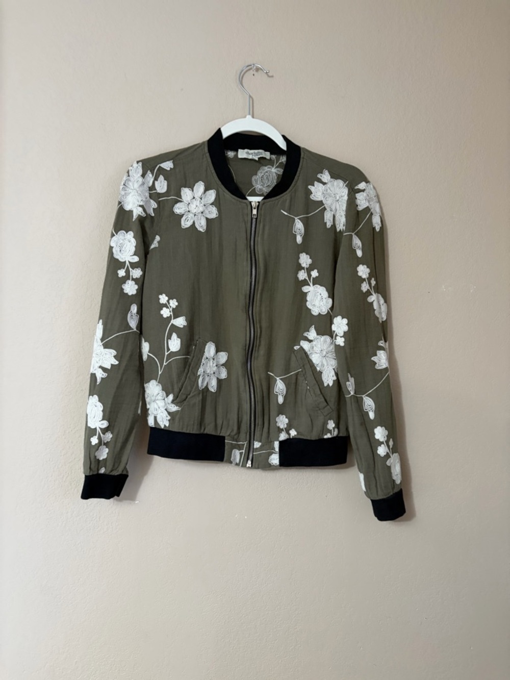 Charlotte Russe Olive Green Floral Embroidered Bomber Jacket EUC [Size M‎